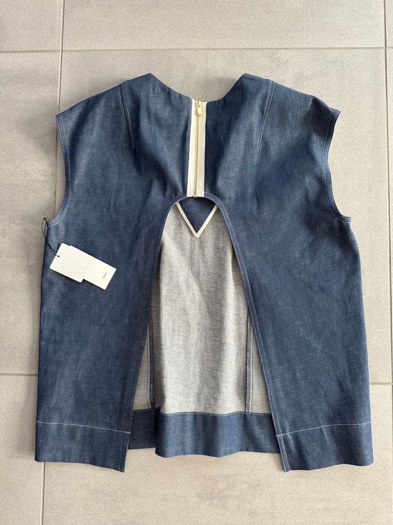 新品タグ付き⭐︎yori shirocon⭐︎バックオープンデニムジレ 36