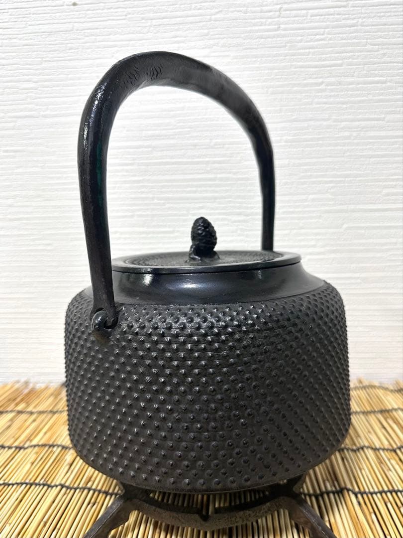 未使用品　成龍堂鋳造所 伝統工芸士 及川　齋（齋峰)造万代屋アラレ3升　南部鉄瓶