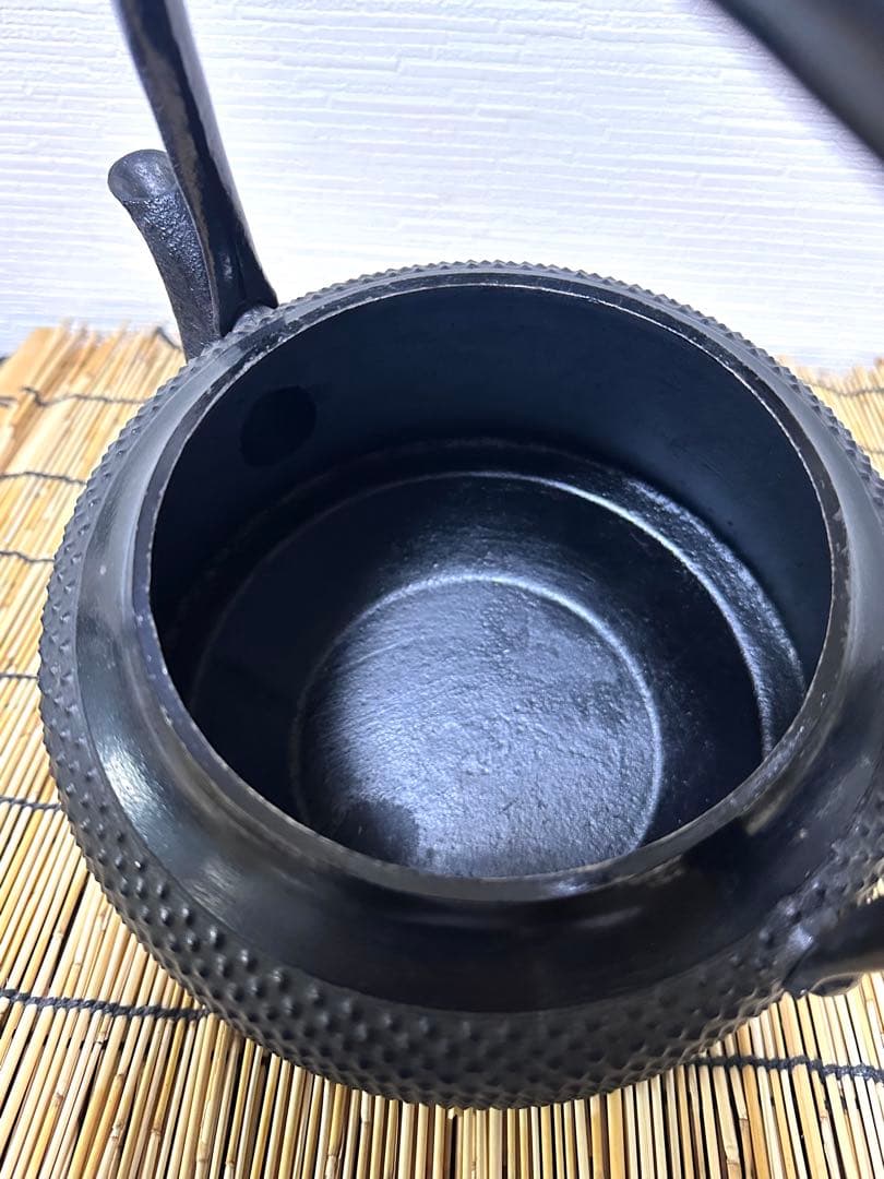 未使用品　成龍堂鋳造所 伝統工芸士 及川　齋（齋峰)造万代屋アラレ3升　南部鉄瓶