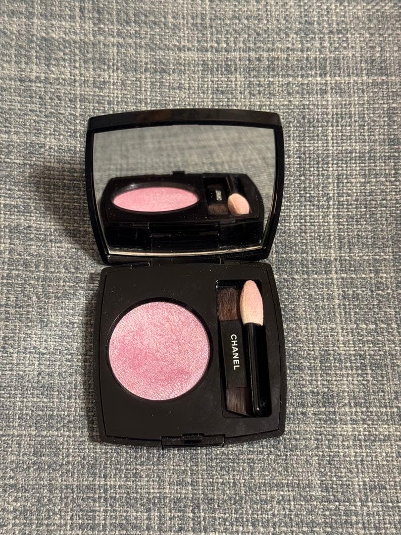 シャネル オンブル エサンシエル 250 モーヴ シュクレ