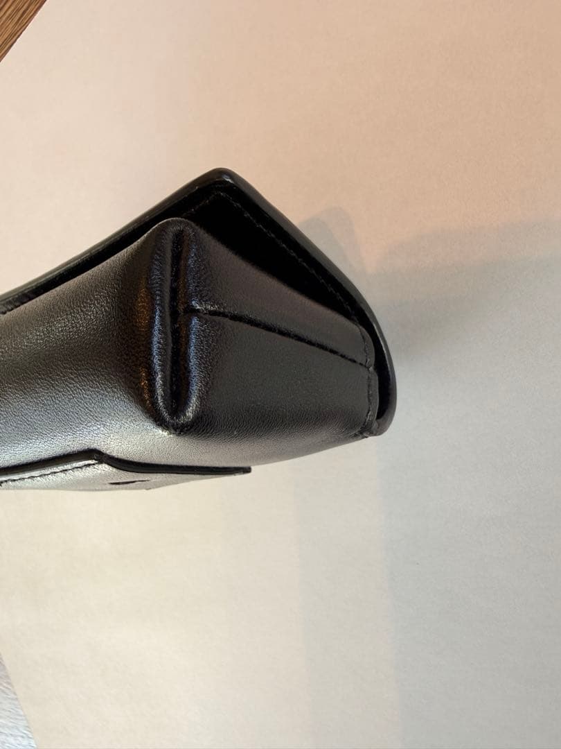 ロジェヴィヴィエAirPodsケース　カバー