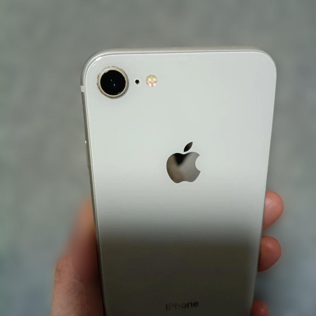 iPhone 8 本体　SIMロック