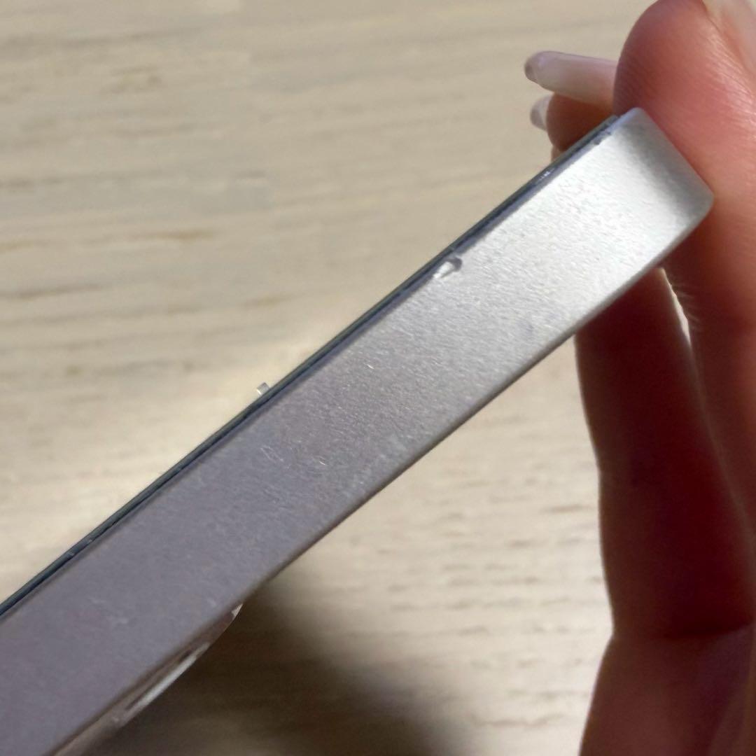 【美品】Apple iPhone 13（128GB／ホワイト） 本体のみ