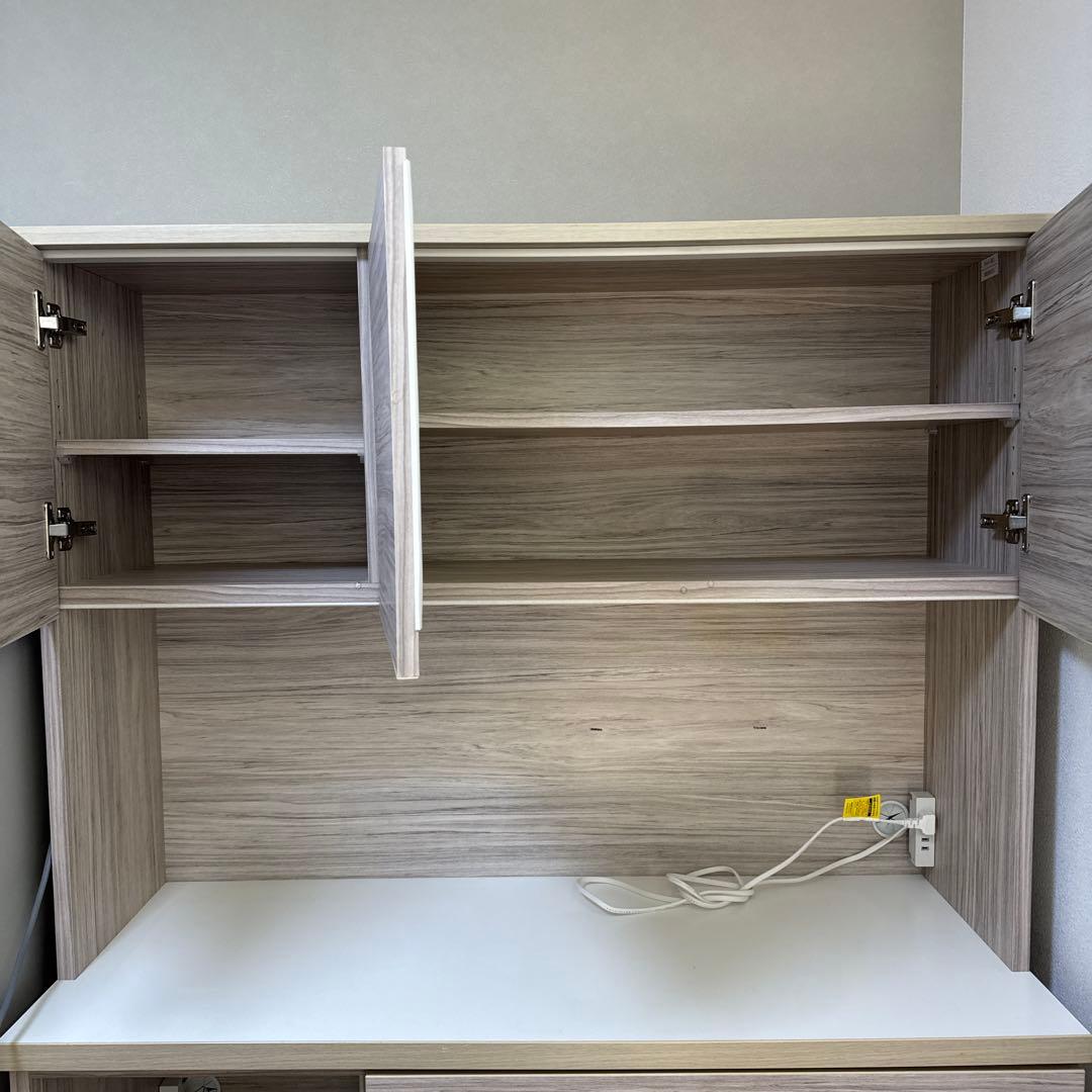 キッチンボード　食器棚