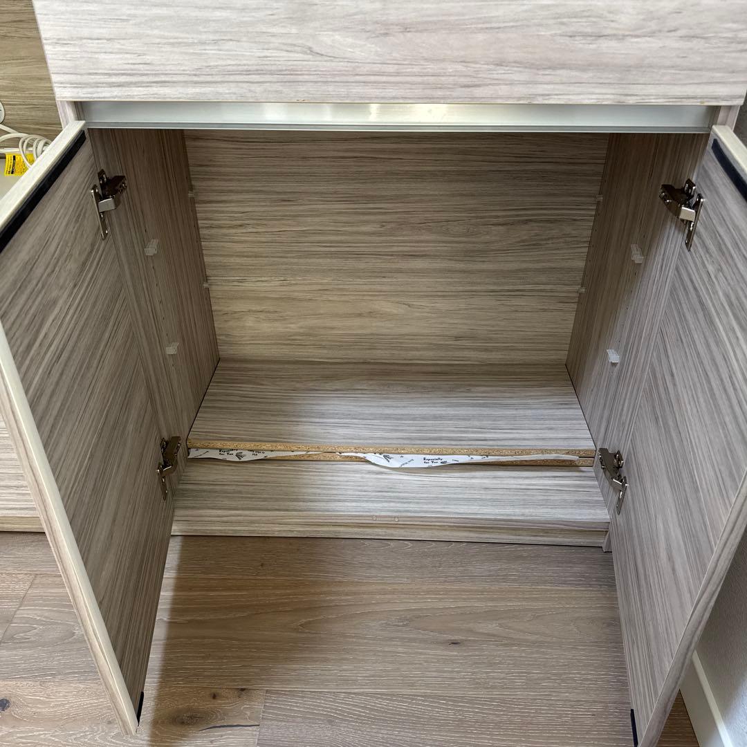 キッチンボード　食器棚