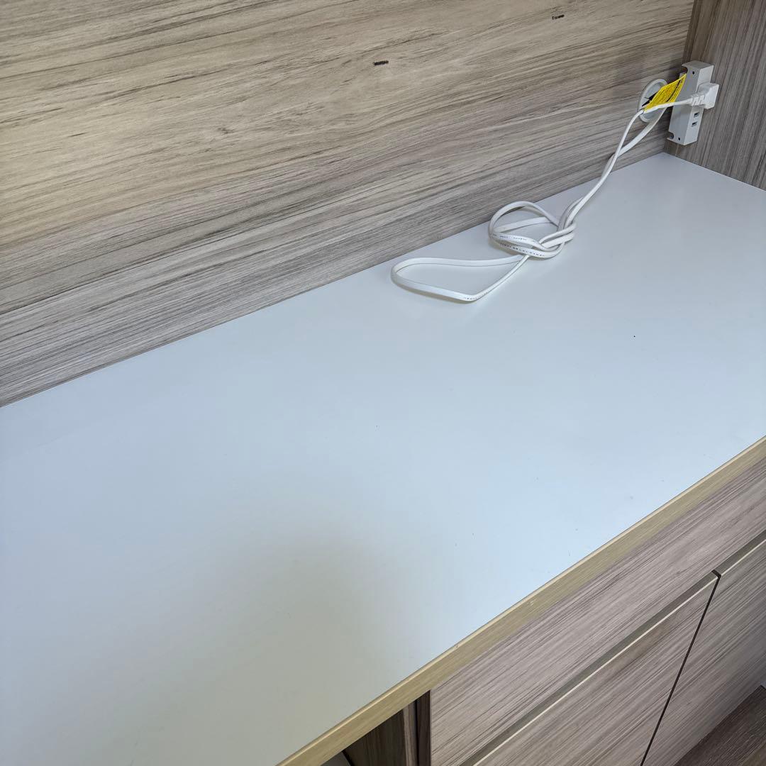 キッチンボード　食器棚