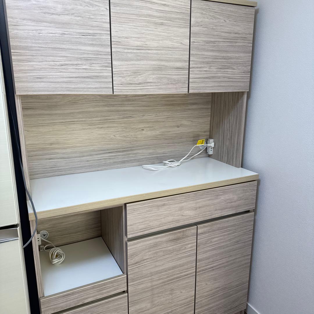 キッチンボード　食器棚