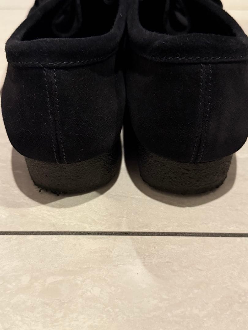 動物タワー美品　クラークス　ワラビー　黒スエード