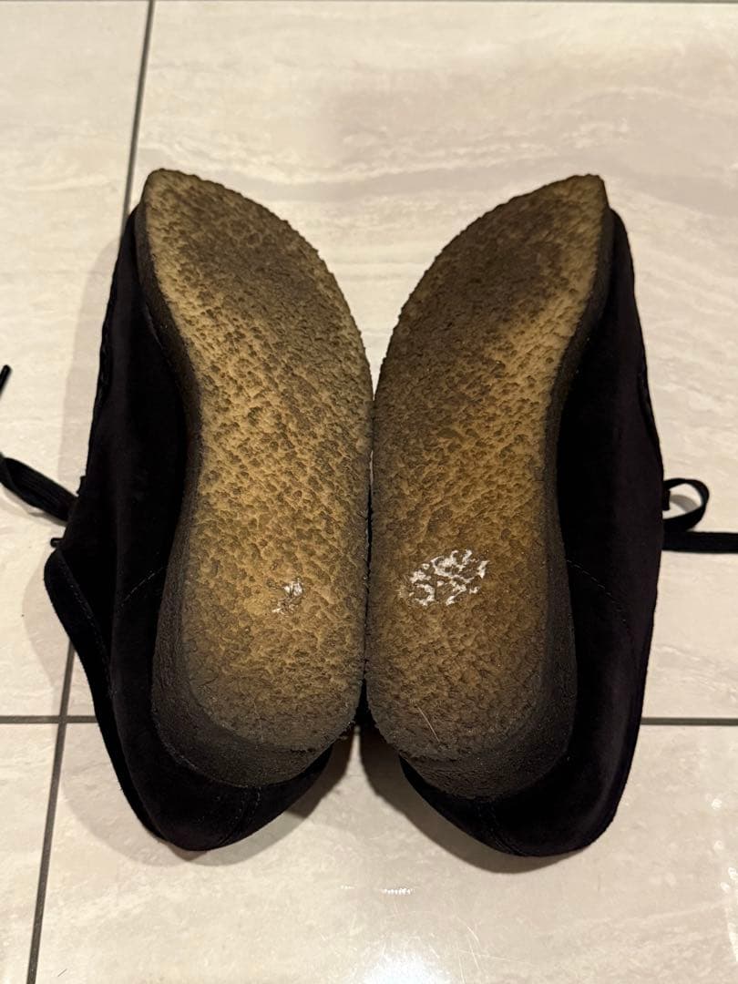 動物タワー美品　クラークス　ワラビー　黒スエード