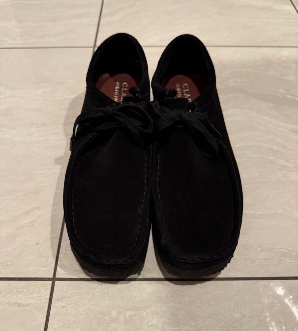 動物タワー美品　クラークス　ワラビー　黒スエード