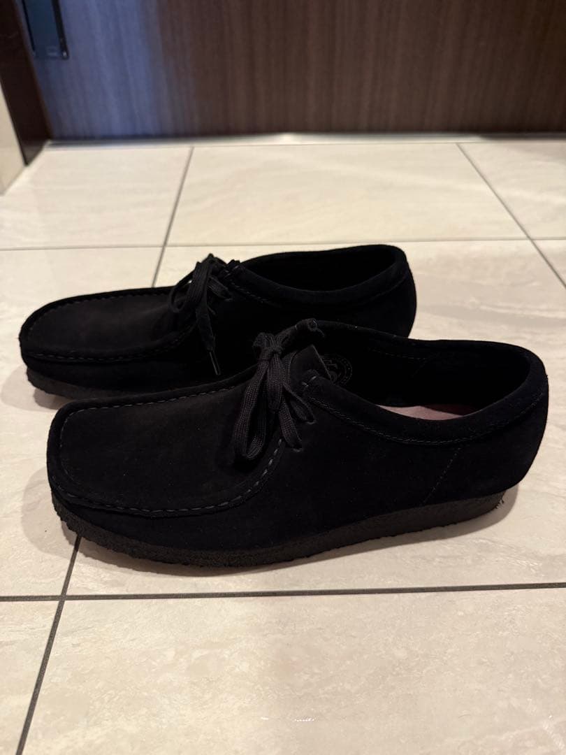 動物タワー美品　クラークス　ワラビー　黒スエード