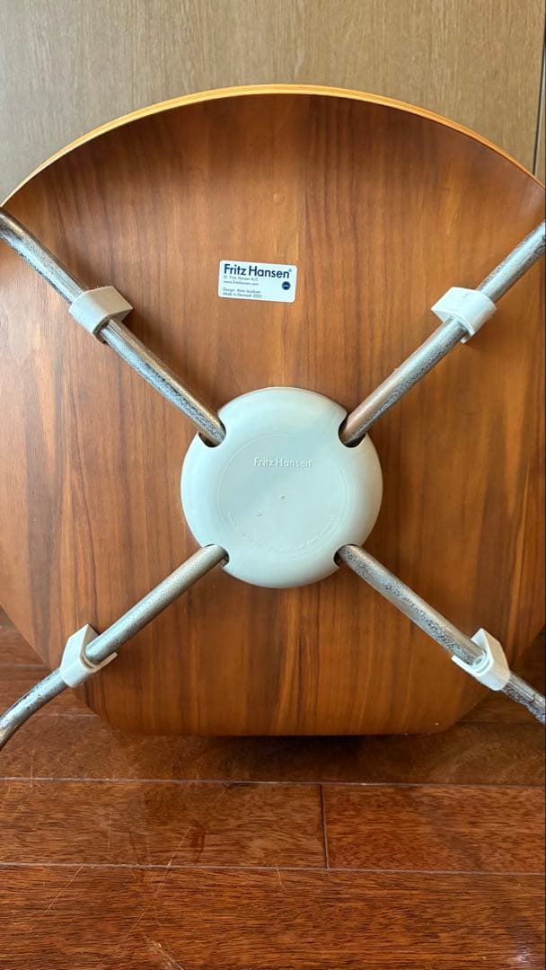 2003製正規品: Fritz Hansen セブンチェア(右)