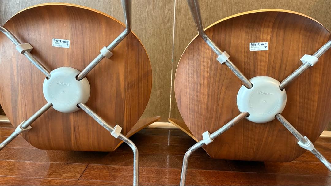 2003製正規品: Fritz Hansen セブンチェア(右)