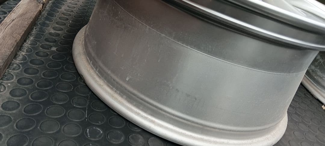 インフィニティ 18インチホイール シルバー新車外し、４本セット