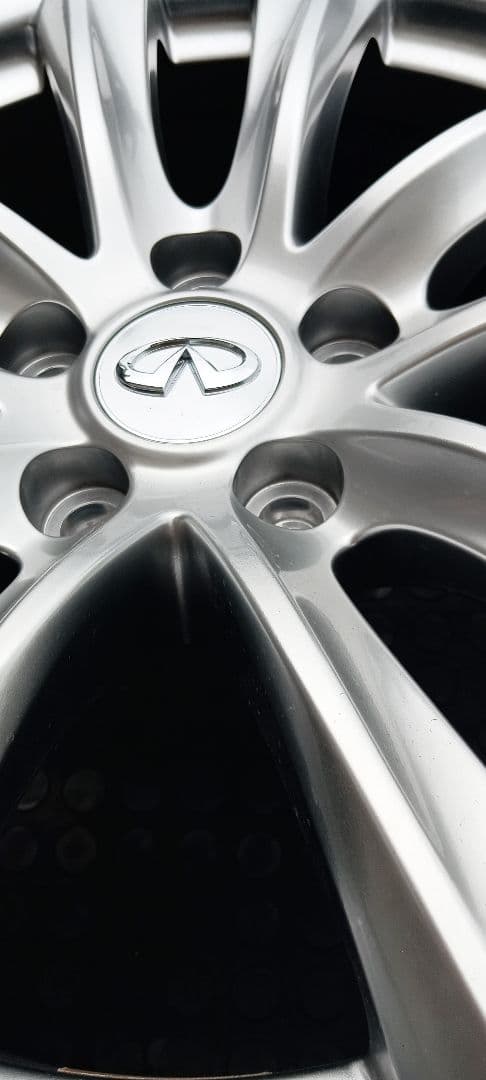 インフィニティ 18インチホイール シルバー新車外し、４本セット