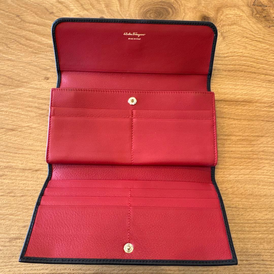 フェラガモ　長財布