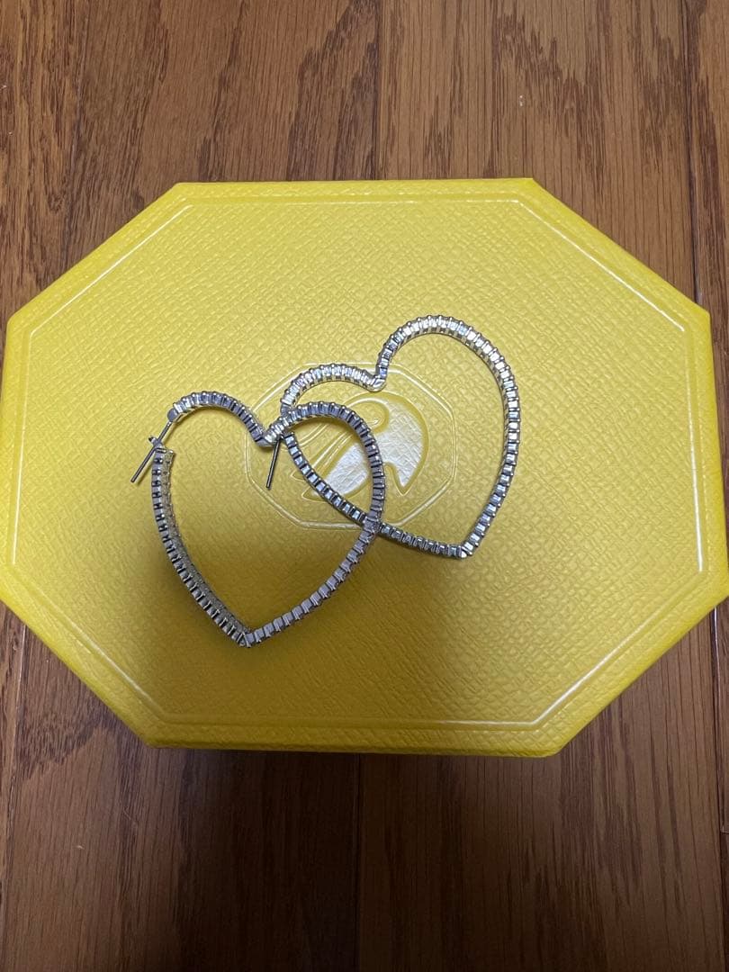 スワロフスキー　ハートフープピアス　swarovski