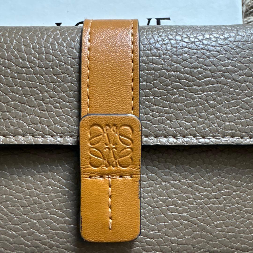 LOEWE ブラウン　三つ折り財布　コンパクト