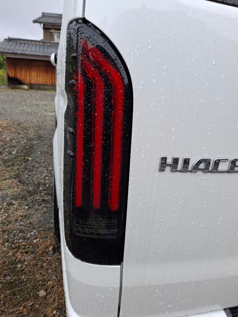 ハイエース スモークテールランプ シーケンシャルタイプ