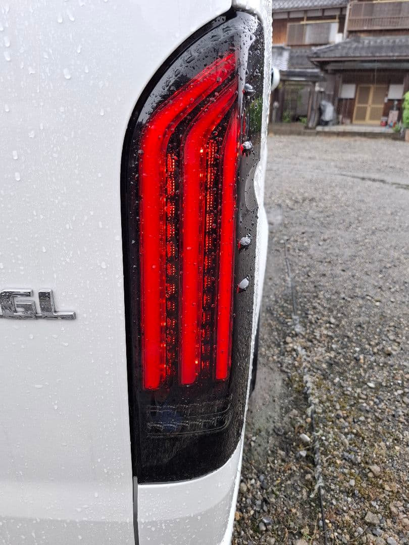 ハイエース スモークテールランプ シーケンシャルタイプ