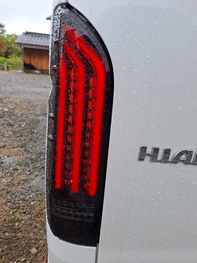 ハイエース スモークテールランプ シーケンシャルタイプ