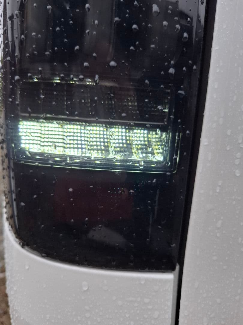 ハイエース スモークテールランプ シーケンシャルタイプ