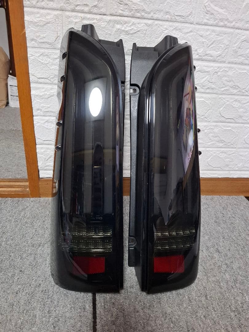 ハイエース スモークテールランプ シーケンシャルタイプ