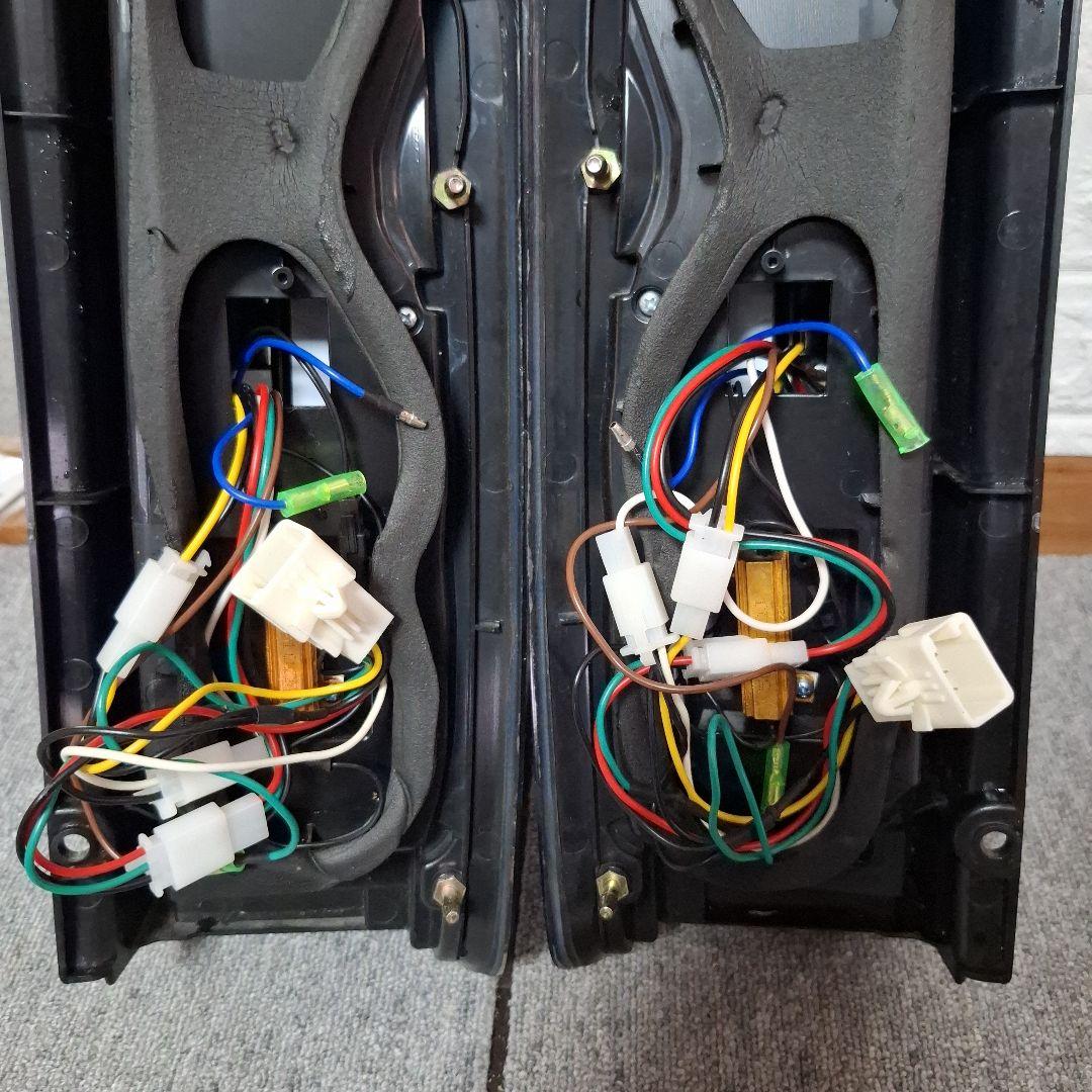 ハイエース スモークテールランプ シーケンシャルタイプ