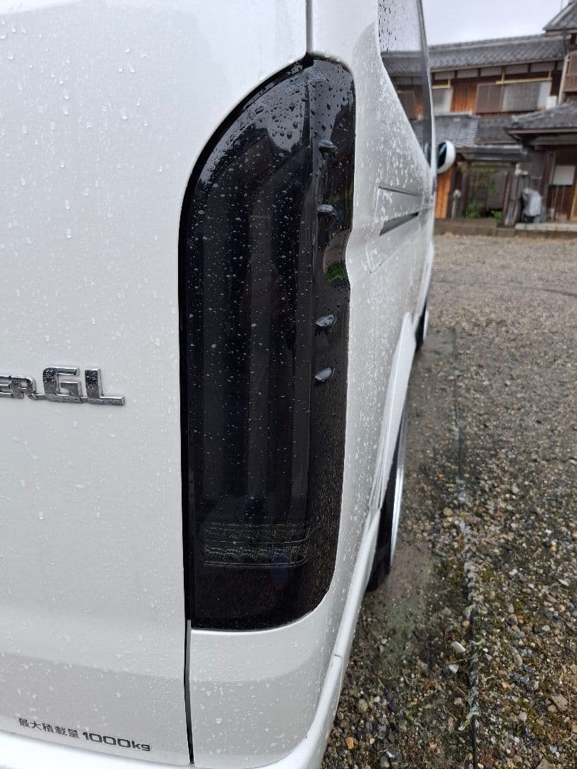 ハイエース スモークテールランプ シーケンシャルタイプ