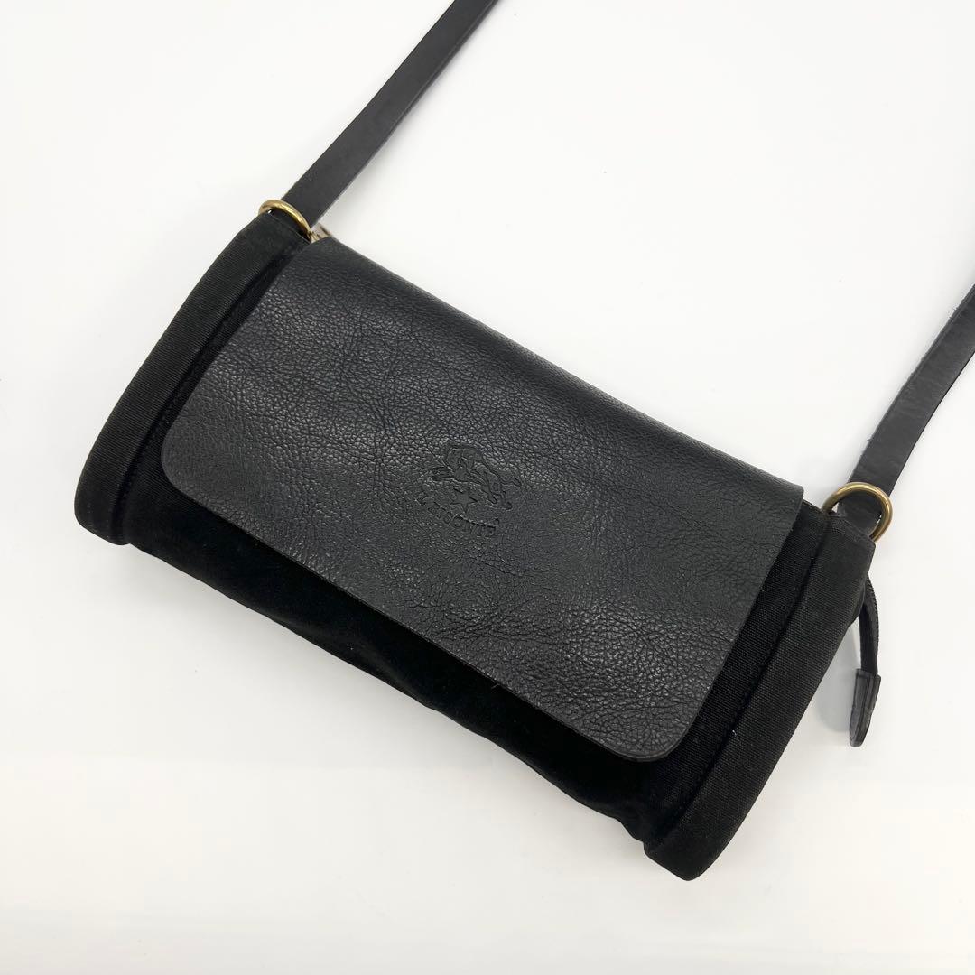 美品✨イルビゾンテ　ショルダーバッグ　レザー　ブラック　筒型　フラップ　型押し