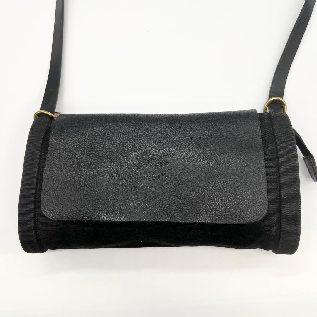 美品✨イルビゾンテ　ショルダーバッグ　レザー　ブラック　筒型　フラップ　型押し