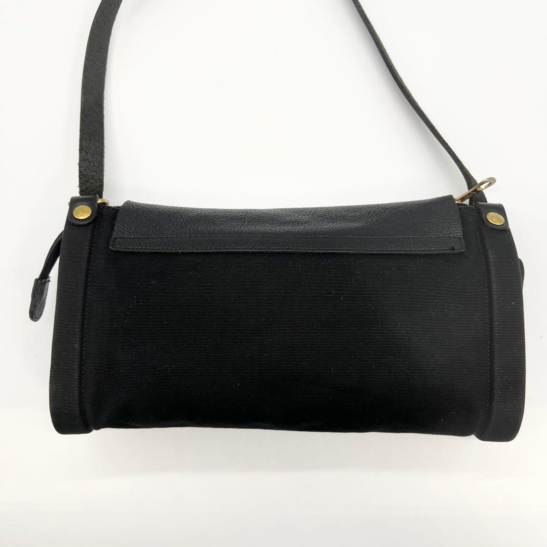 美品✨イルビゾンテ　ショルダーバッグ　レザー　ブラック　筒型　フラップ　型押し