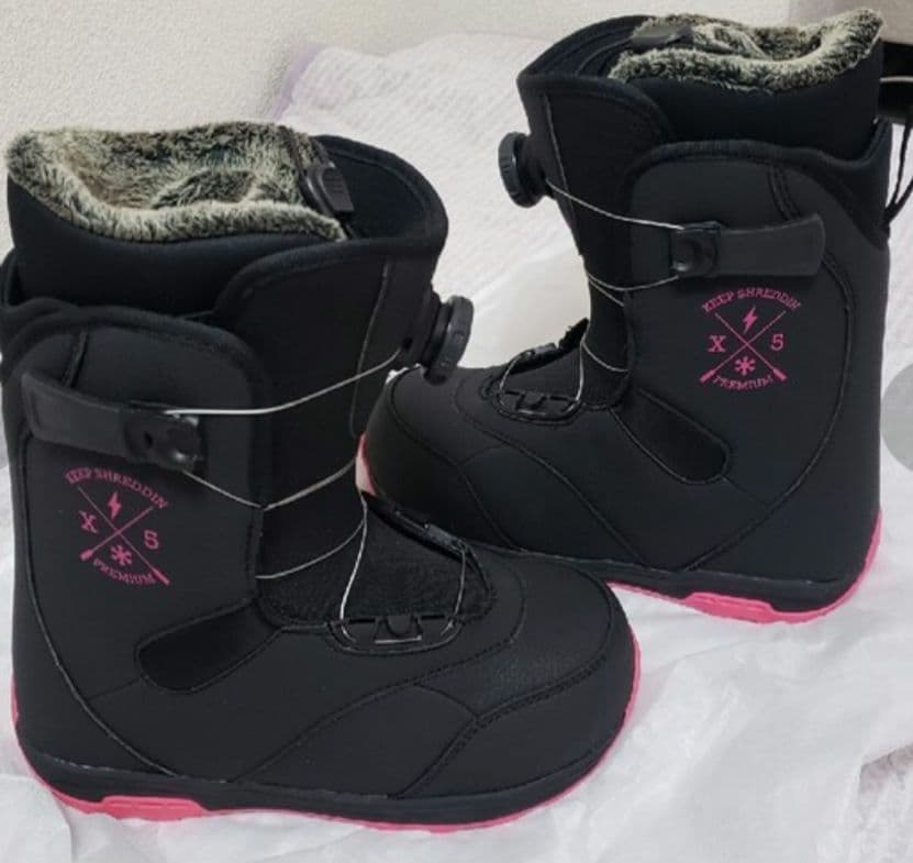 DEEP SHREDDIN スノーボードブーツ 女性用 ブラック/ピンク