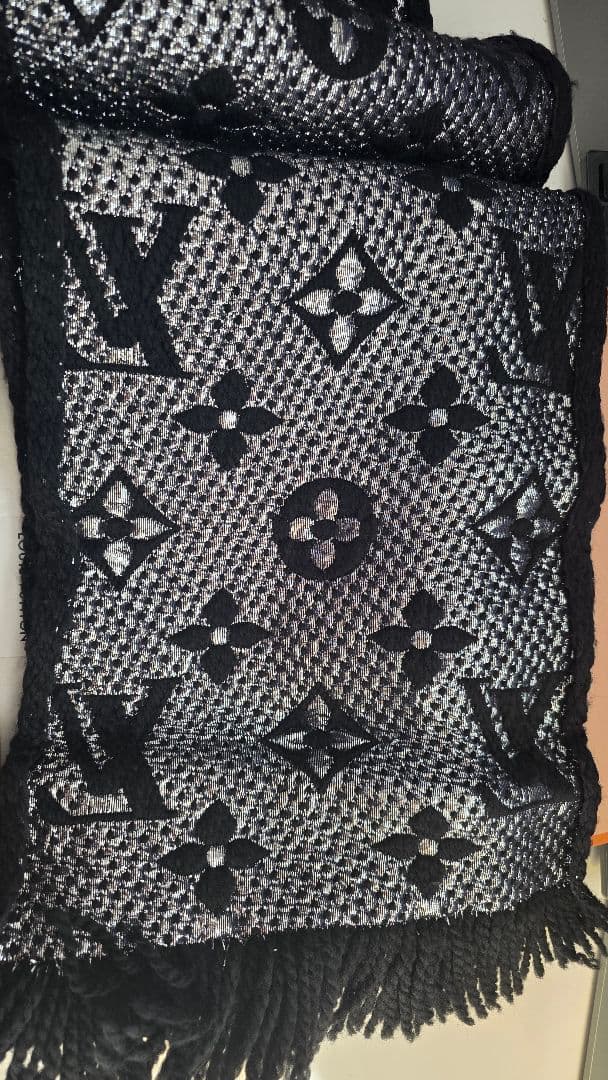 ルイヴィトン　エシャルプ　ロゴマニア　マフラー M75833