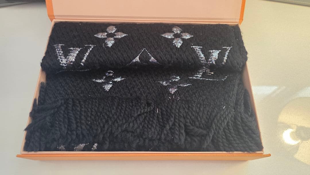 ルイヴィトン　エシャルプ　ロゴマニア　マフラー M75833