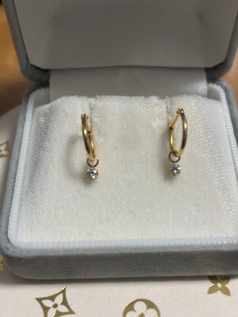 18Kフープピアスダイヤモンドチャーム付き