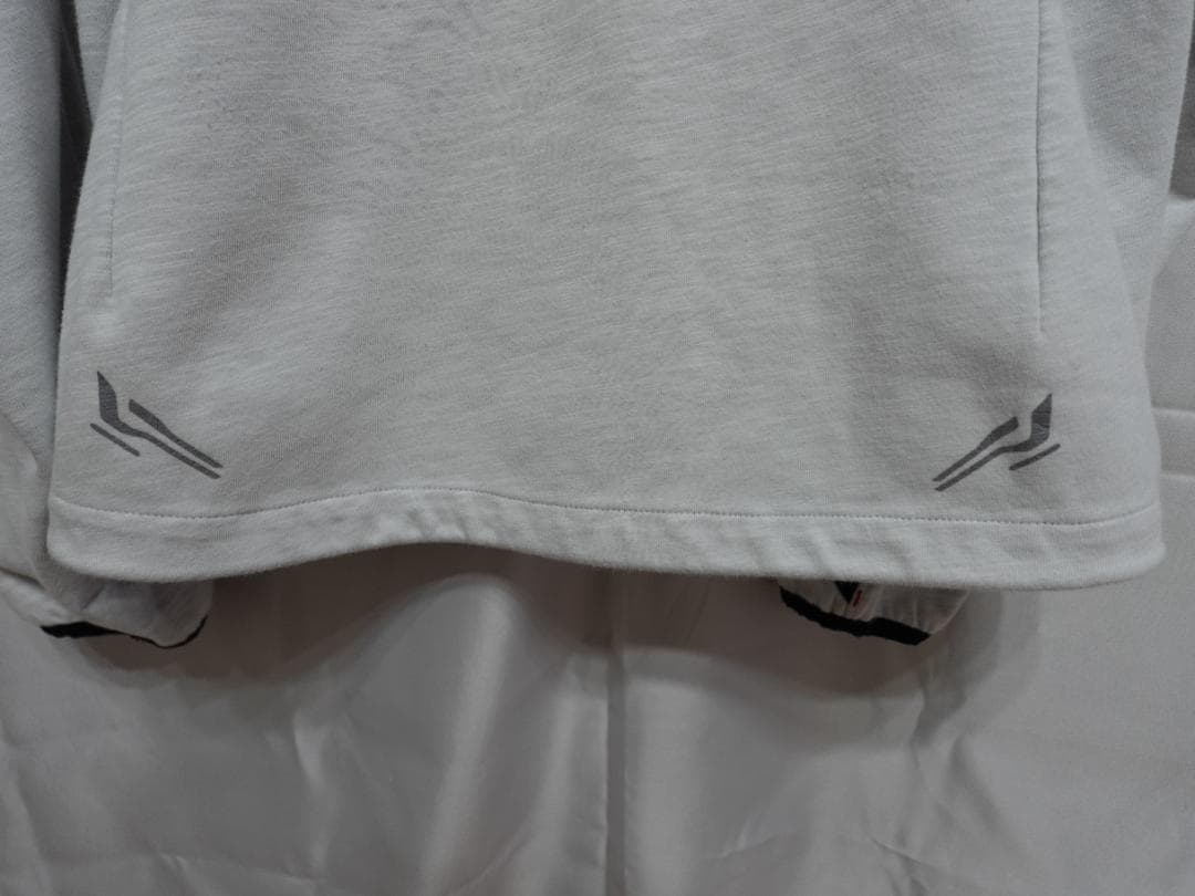 クシタニ　ミッドパーカー　ホワイト　防風　普段使いにも