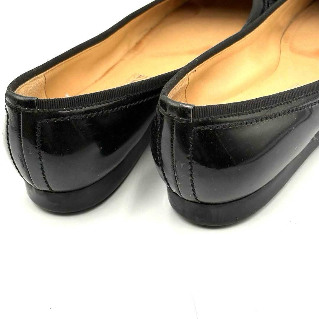 【超美品】フェラガモ　24.5 フラットシューズ　エナメル　黒　リボン
