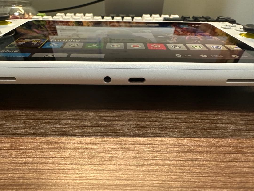 Logitech G Cloud Gaming Handheld 7インチ