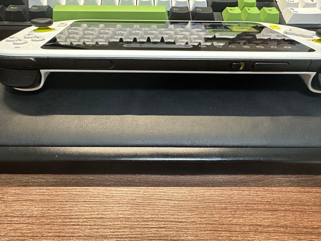 Logitech G Cloud Gaming Handheld 7インチ