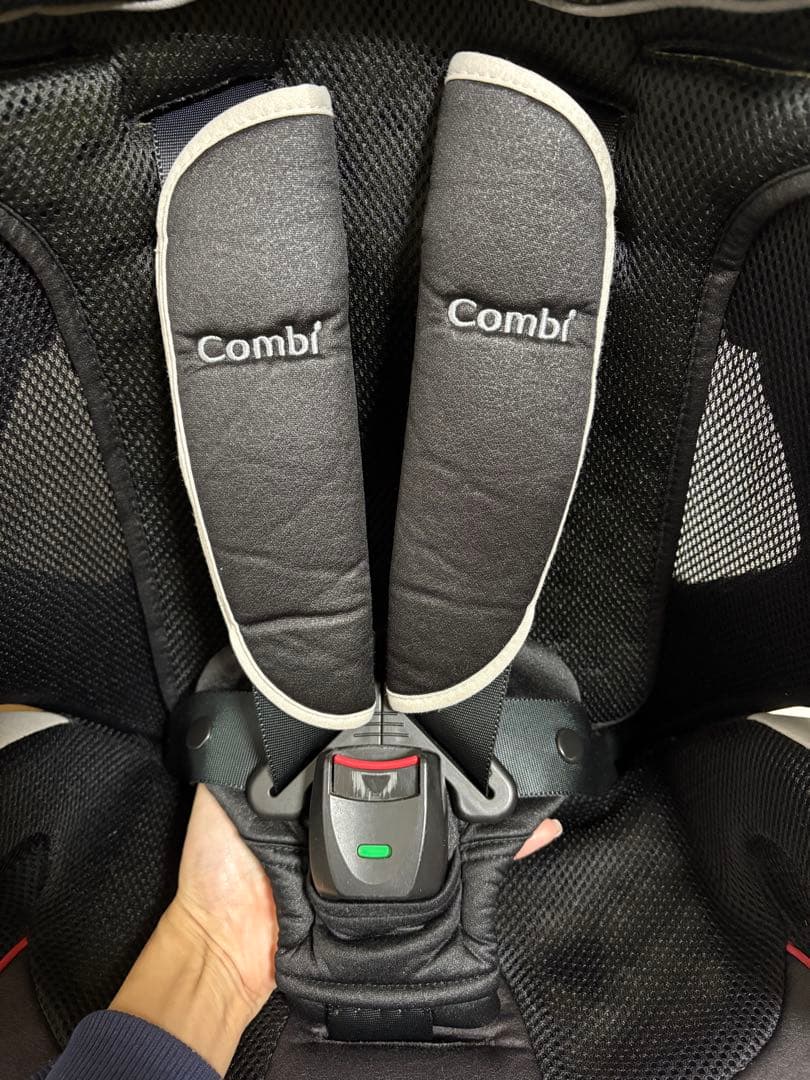 【美品】コンビ　ジョイトリップ　エアスルー　GF ブラック　ジュニアシート