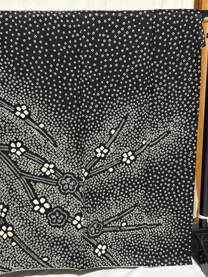 ヤ*コ様 総絞り訪問着 、黒地白花柄、 正絹.No614 F