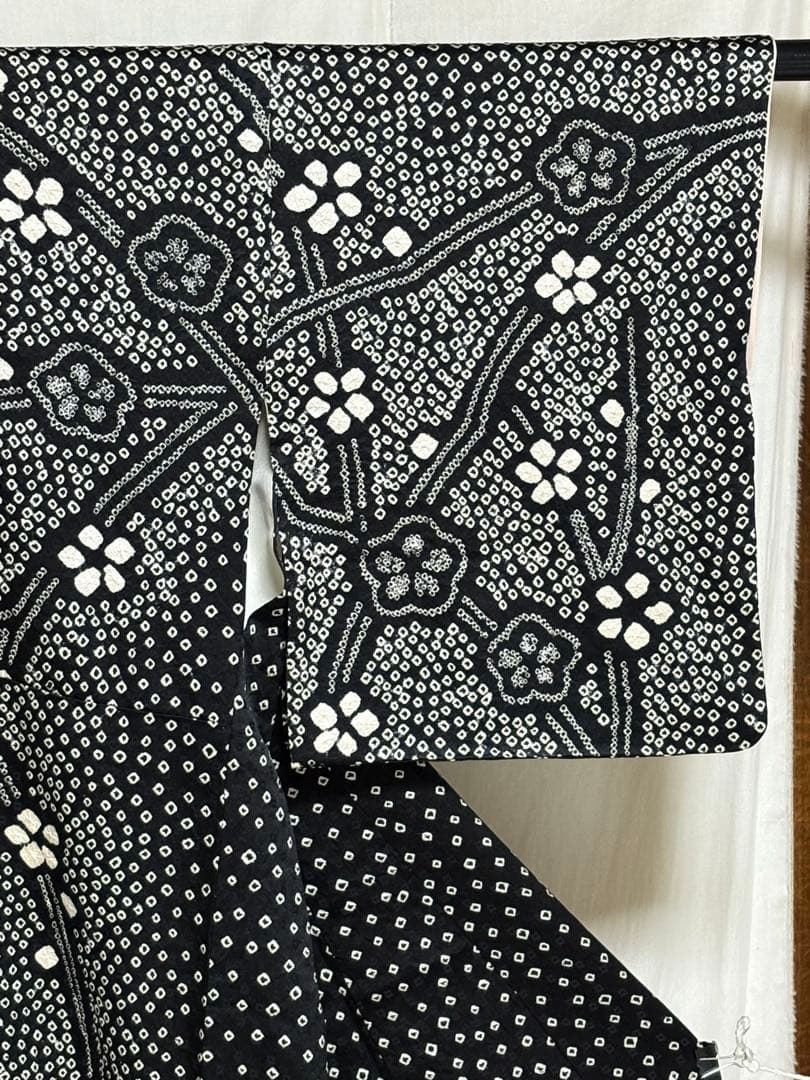 ヤ*コ様 総絞り訪問着 、黒地白花柄、 正絹.No614 F