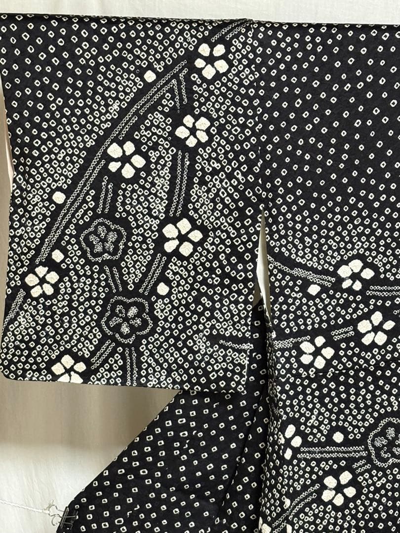 ヤ*コ様 総絞り訪問着 、黒地白花柄、 正絹.No614 F