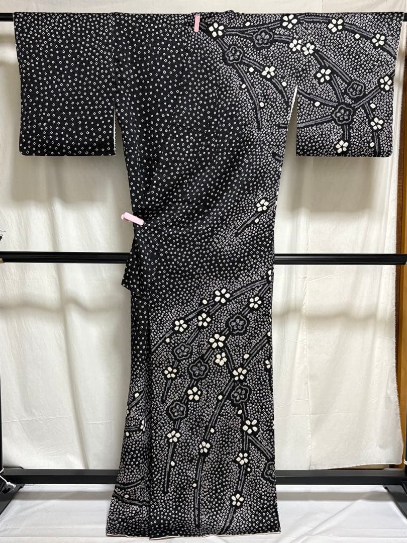 ヤ*コ様 総絞り訪問着 、黒地白花柄、 正絹.No614 F