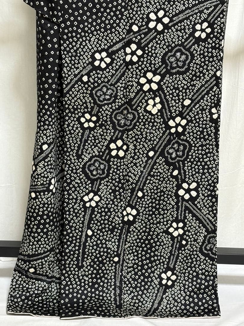 ヤ*コ様 総絞り訪問着 、黒地白花柄、 正絹.No614 F