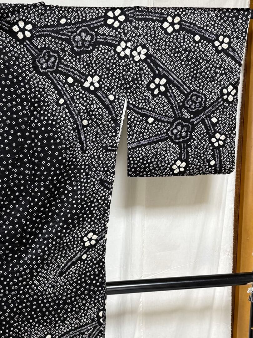 ヤ*コ様 総絞り訪問着 、黒地白花柄、 正絹.No614 F