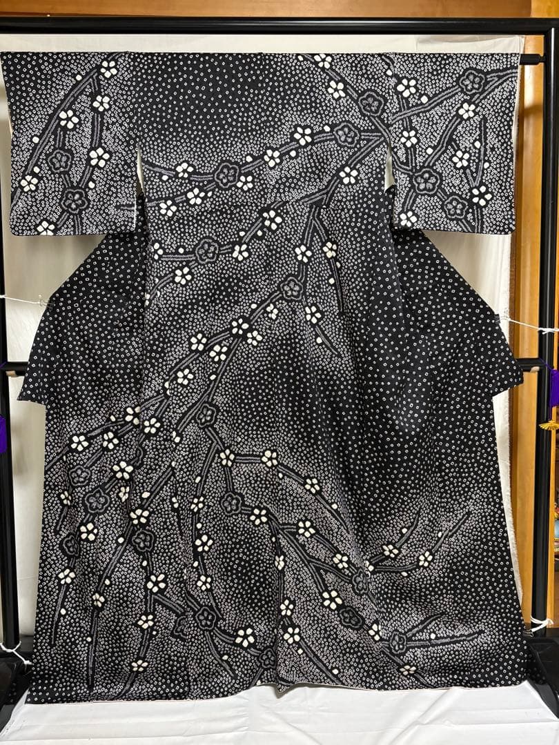 ヤ*コ様 総絞り訪問着 、黒地白花柄、 正絹.No614 F