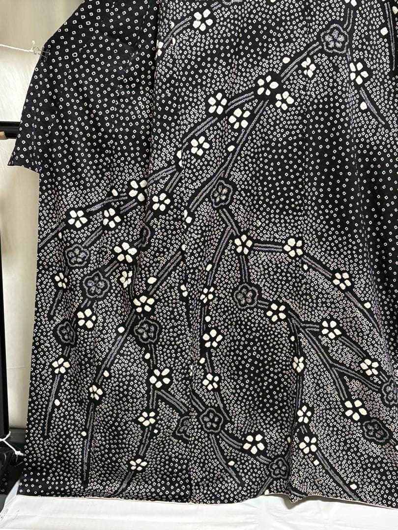 ヤ*コ様 総絞り訪問着 、黒地白花柄、 正絹.No614 F