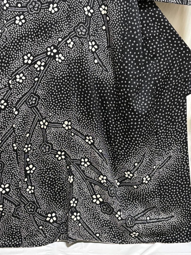 ヤ*コ様 総絞り訪問着 、黒地白花柄、 正絹.No614 F